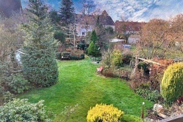 Blick über den schönen Garten