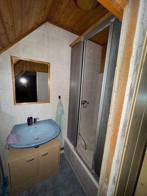 Dusche im Dachboden