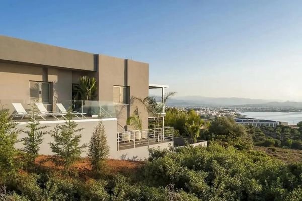 Kreta, Akrotiri: Geräumige moderne Villa mit spektakulärem Blick auf das Meer und die Bucht zu verkaufen