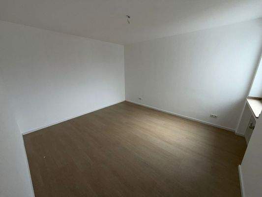 Leeres Zimmer mit Holzboden