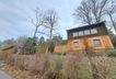 Vorderansicht Grundstück mit Ferienhaus und Garage