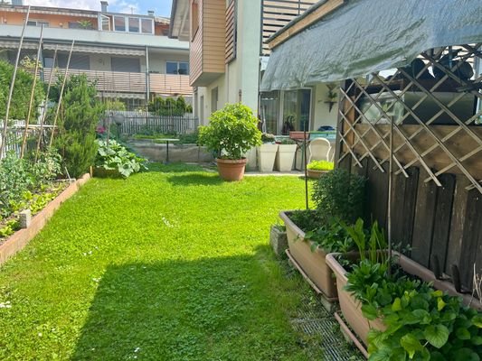 Meran-Merano-Untermais-Maia bassa-Vierzimmerwohnung-4-Zimmer-Wohnung-Quadrilocale-Giardino-Garten-Loggia-Terrasse-terrazza-garage-piano terra-Erdgeschoss-Keller-Gemüsebeet-verdura-Entspannen-relax-spielen-Küche-cucina-soggiorno-Wohnzimmer-vendita-Verkauf