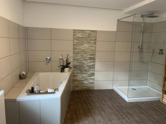 modernes Badezimmer