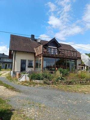 Ansicht hinten mit Balkon