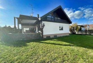 Außenansicht Ost mit Balkon