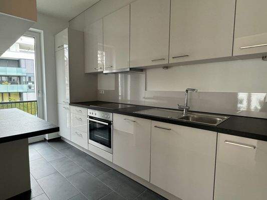 Einbauküche mit Elektrogeräten...