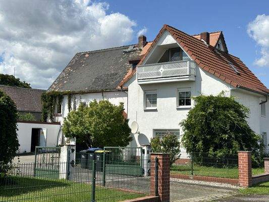 Ansicht von der Straße in den Hof