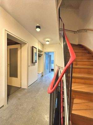 EG Flur Treppe EG zu OG