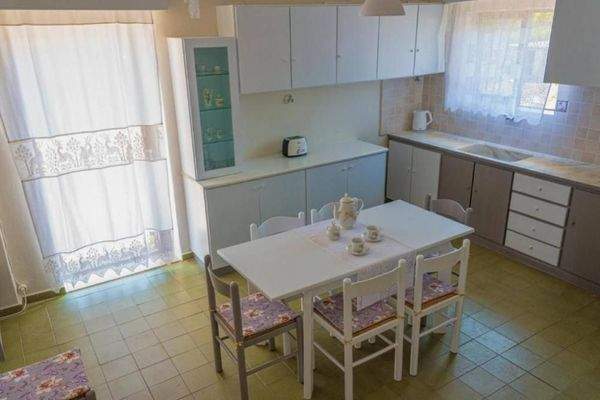 Kreta, Misiria: Großes Haus mit 3 einzelnen Apartments zu verkaufen