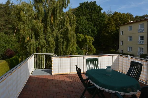 Dachterrasse mit Blick in den Wald