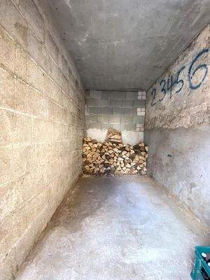 Blick in den Holzvorratsraum