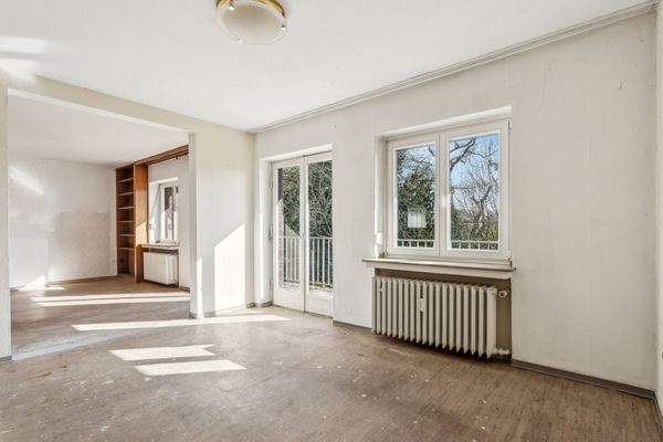 Schlafzimmer mit Zugang zum Balkon