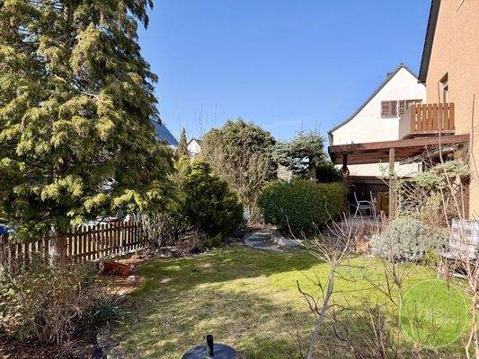 ... perfekt durch HEcken abgeschirmt.