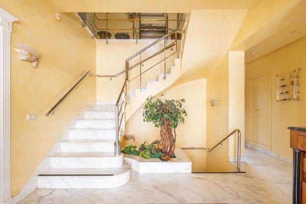 Lichterfüllter Flur