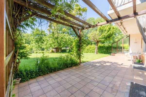 Terrasse mit Pergola