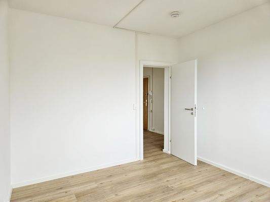 Schlafzimmer, Blick Flur.jpg