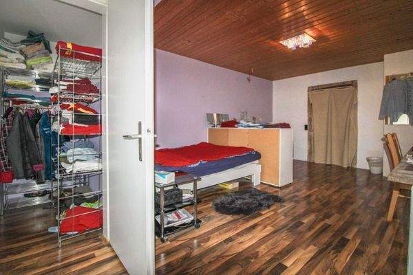 Gästezimmer mit begehbarem Kleiderschrank OG