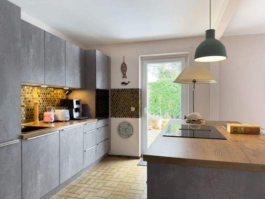Küche mit Zugang zur Terrasse