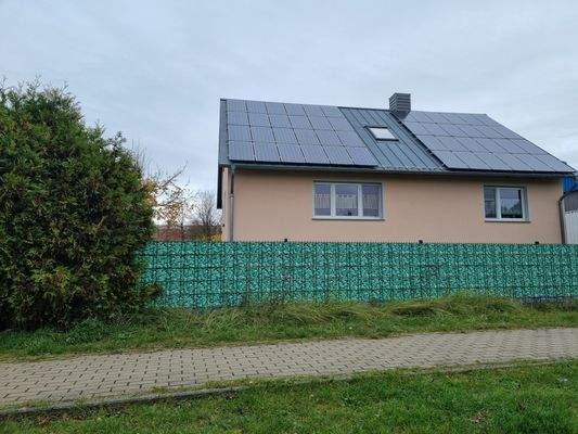 Dach mit Photovoltaikanlage
