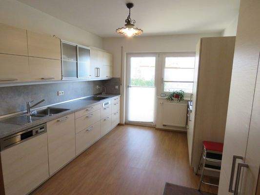 Küche mit Einbauküche 