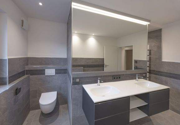 Großes Bad im Untergeschoss