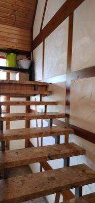 Treppenhaus links Aufgang zu 2 Wohnungen