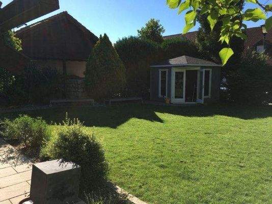 Süd Garten mit Gartenhäuschen
