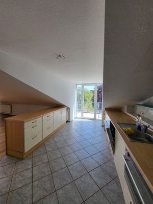 Küche 2 Blick zum 2ten Balkon.jpg