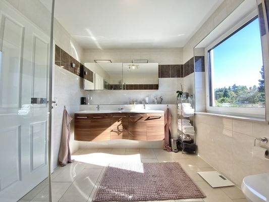 Badezimmer im Erdgeschoss