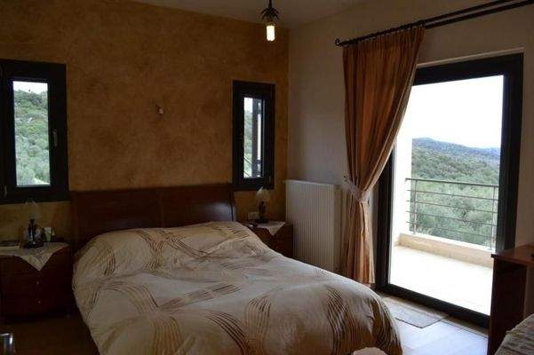 Kreta, Exo Lakonia: 5-Zimmer-Villa mit großem Olivenhain zu verkaufen