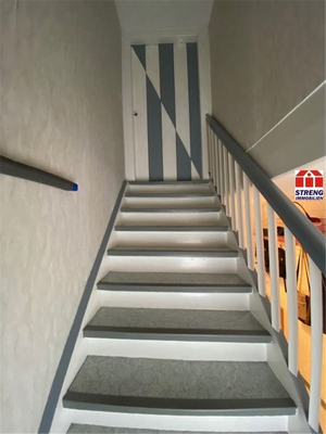 ex17a Treppe OG DG.JPG
