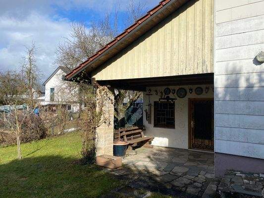 Nebengebäude mit Freisitz