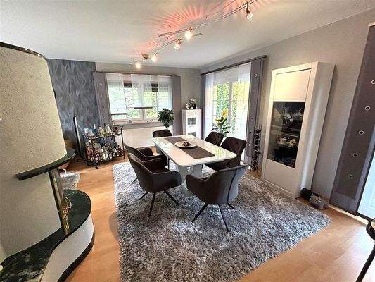 Wohnzimmer mit Kamin EG