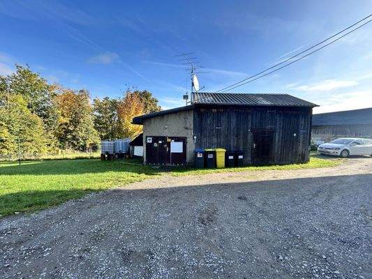 Garage und Nebengebäude