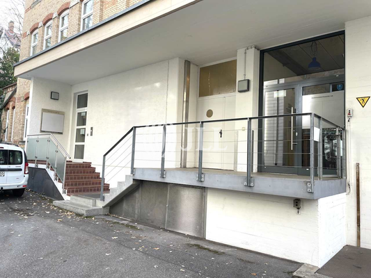 Hauseingang und Anlieferung - 