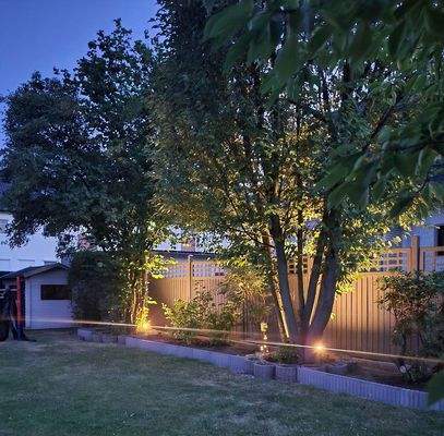 Garten mit Spielhaus