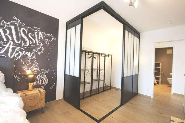 Schlafzimmer mit Ankleide