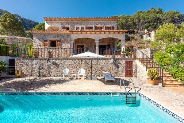 Villa mit zwei städtischen Grundstücken und Panoramablick in Valldemossa