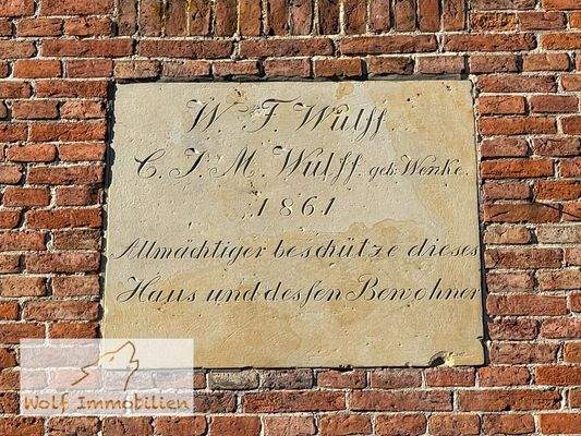 Sandsteintafel am Haupthaus