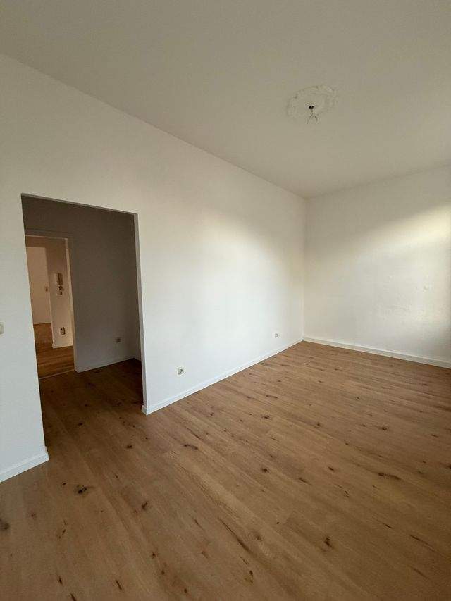 Neu sanierte 4 Raum Wohnung mit 2 Bädern, Stuckdecken ab sofort zu vermieten Wilkau-Haßlau - Foto 5