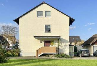 Hausansicht mit Hauseingang