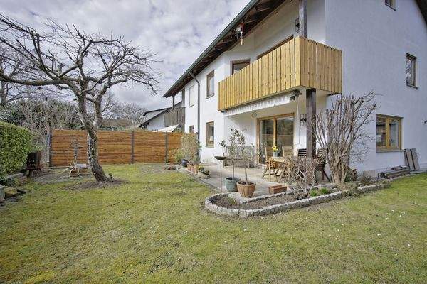 großzügiger Gartenbereich