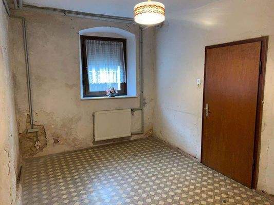 Zimmer Souterrain zur Sanierung 