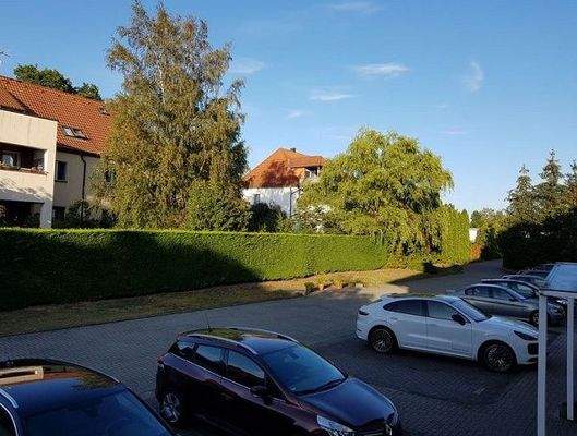 Grundstück/Parkflächen