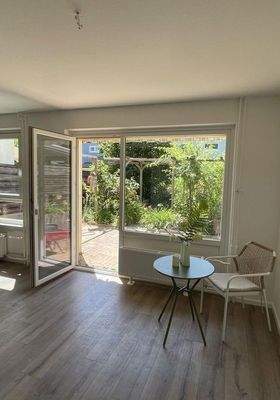 Wohnzimmer Blick auf Terasse u