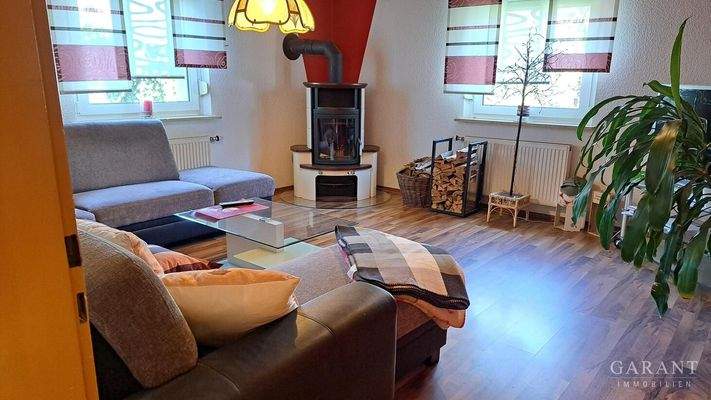 der Kaminofen ist auch im Sommer ein Hingucker