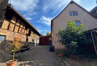 Wohnhaus und Nebengebäude