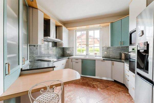 Die Tischlerküche mit Naturstein