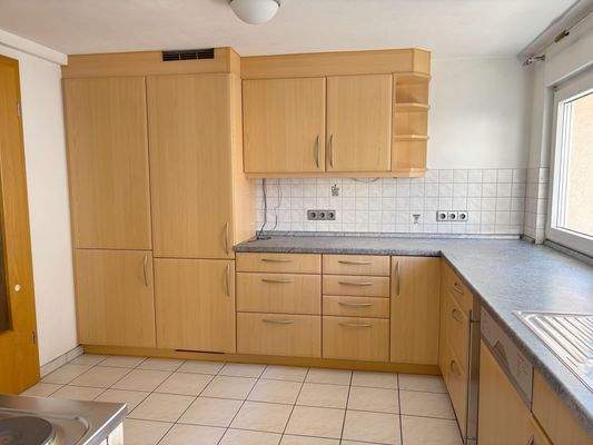 großzügige Küche ...