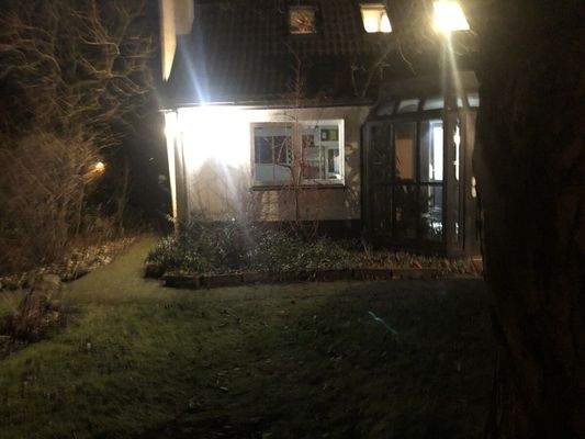 Haus beleuchtet.JPG